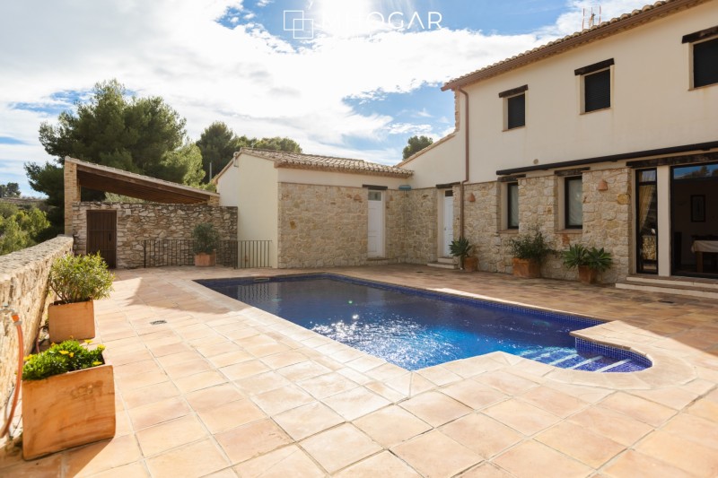 Rústica Elegancia - Casa de Campo a la venta en Benissa!